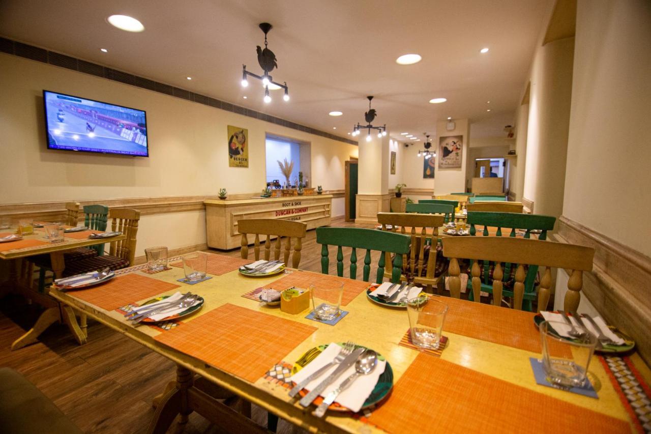 Отель Ambassador, New Delhi - Ihcl Seleqtions Экстерьер фото The interior of a typical Premier Inn restaurant