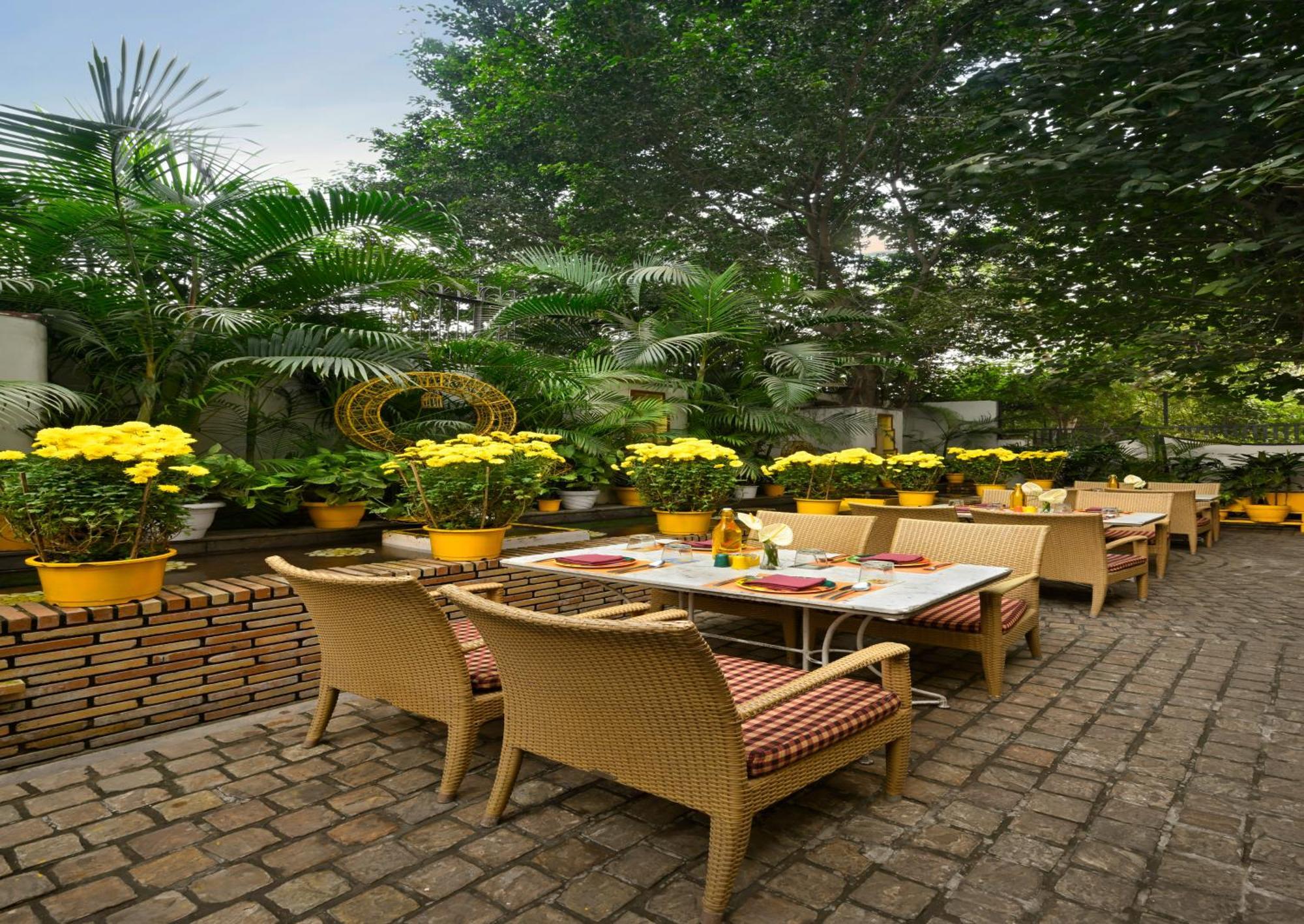 Отель Ambassador, New Delhi - Ihcl Seleqtions Экстерьер фото The Park, New Delhi